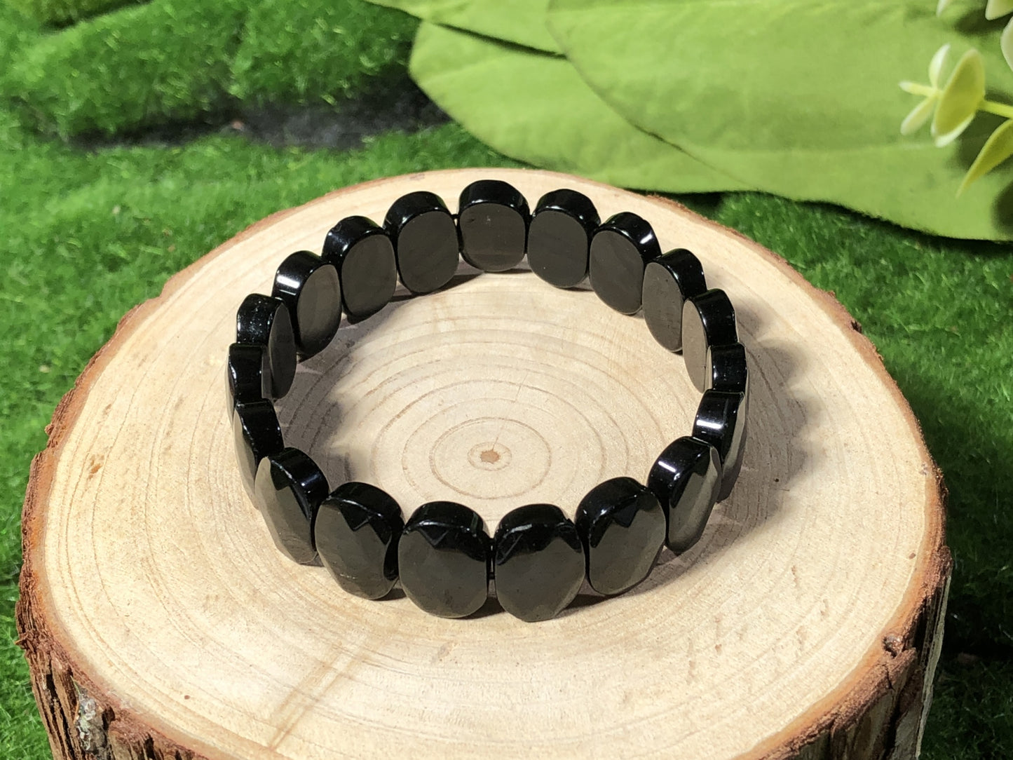 Ovales Armband aus schwarzem Achat, handgefertigt.