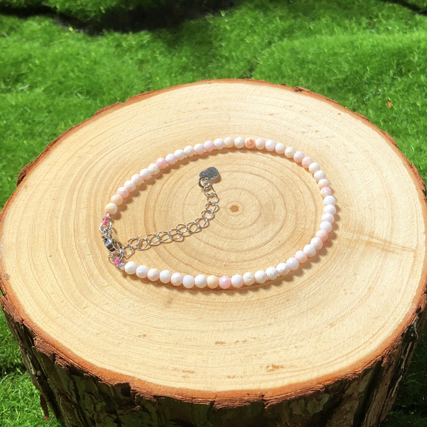 Armband aus natürlicher Muschel mit einer Kette aus 925er Sterlingsilber, handgefertigt.