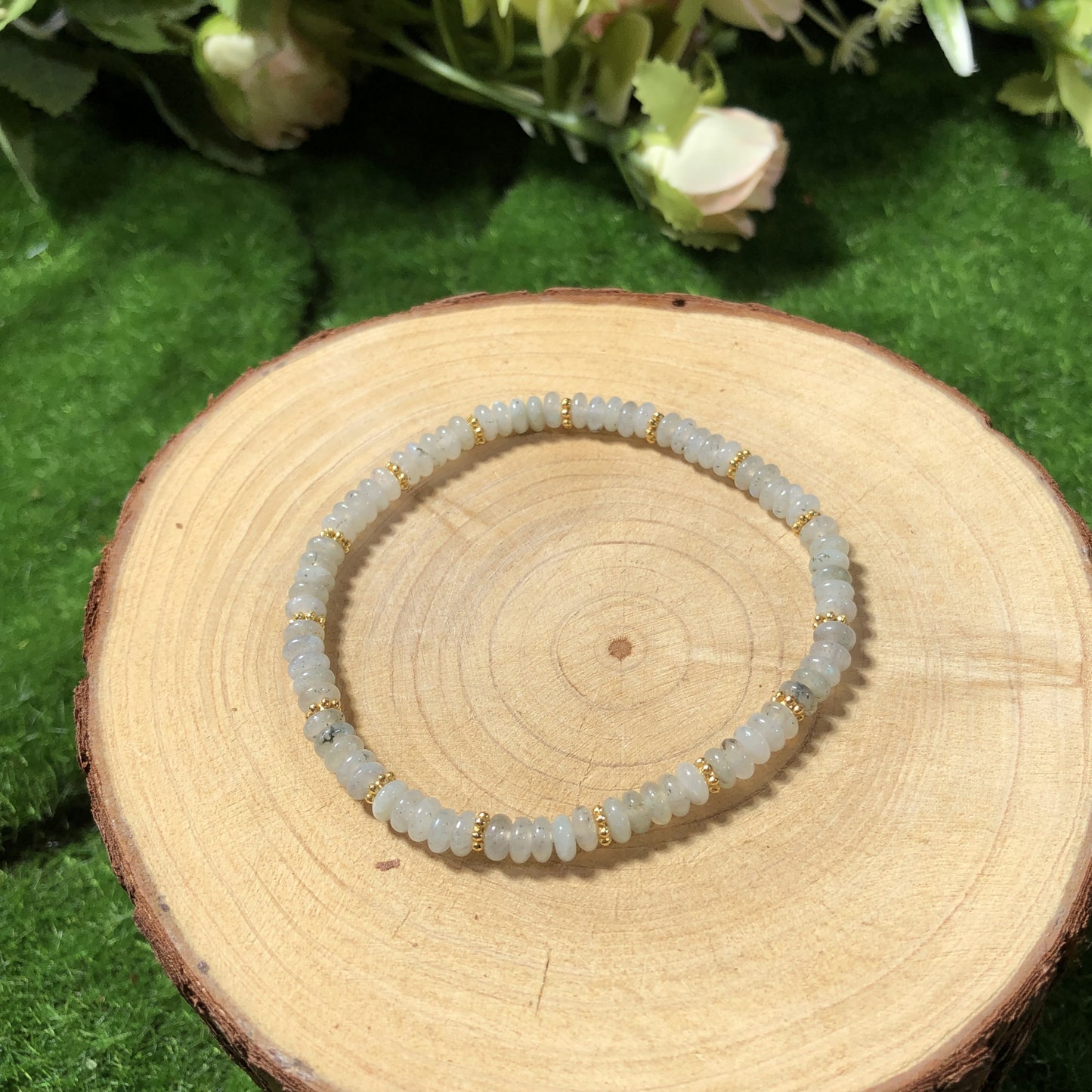 Armband aus natürlichen weißen Glitzersteinflocken, handgefertigt