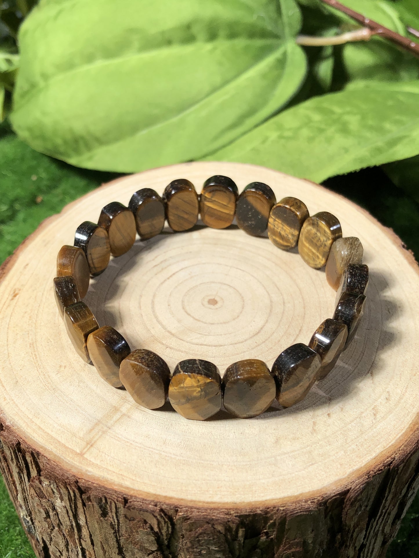 Natürliches, oval facettiertes Tigerauge-Armband, handgefertigt.