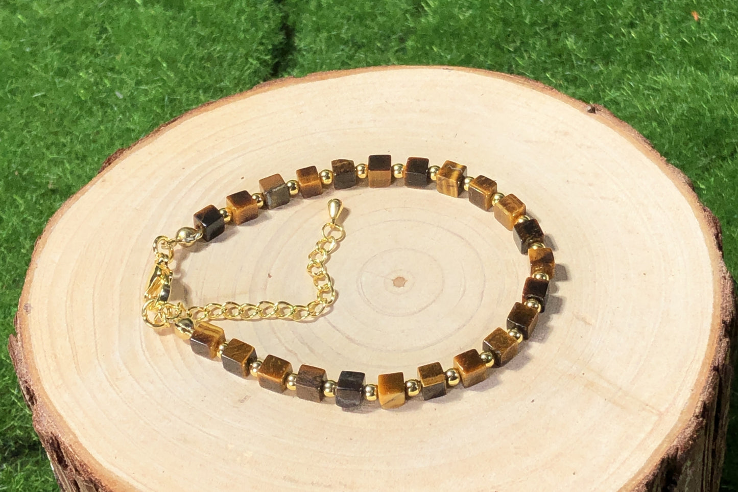 Armband aus natürlichem Tigerauge, kupferplattiert mit 14-karätigem Gold, handgefertigt.