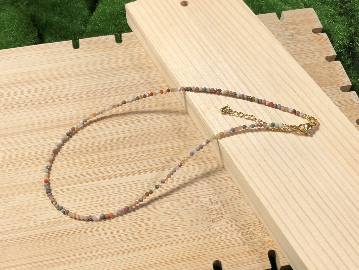 Halskette aus natürlichem Achat, Kette aus 14-karätig vergoldetem Kupfer, handgefertigt.