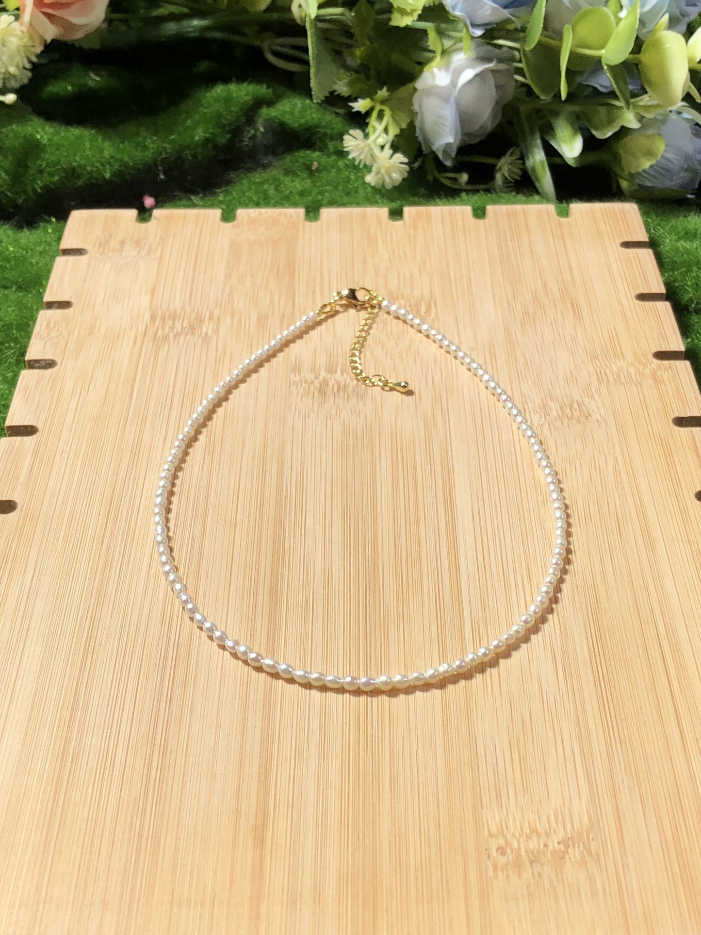 Halskette aus natürlichen Süßwasserperlen, kupferplattiert mit 14-karätigem Gold, handgefertigt.