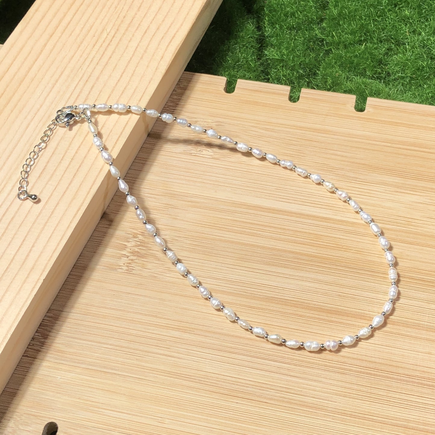 Halskette aus natürlichen Süßwasserperlen, handgefertigt