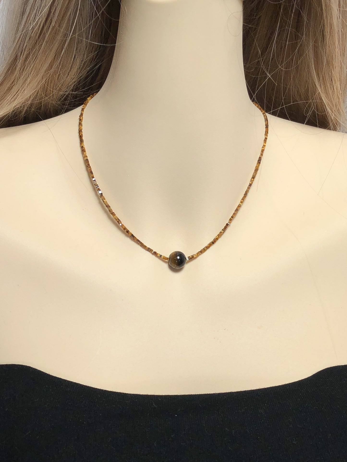 Natürliche quadratische Tigeraugen-Halskette, handgefertigt.