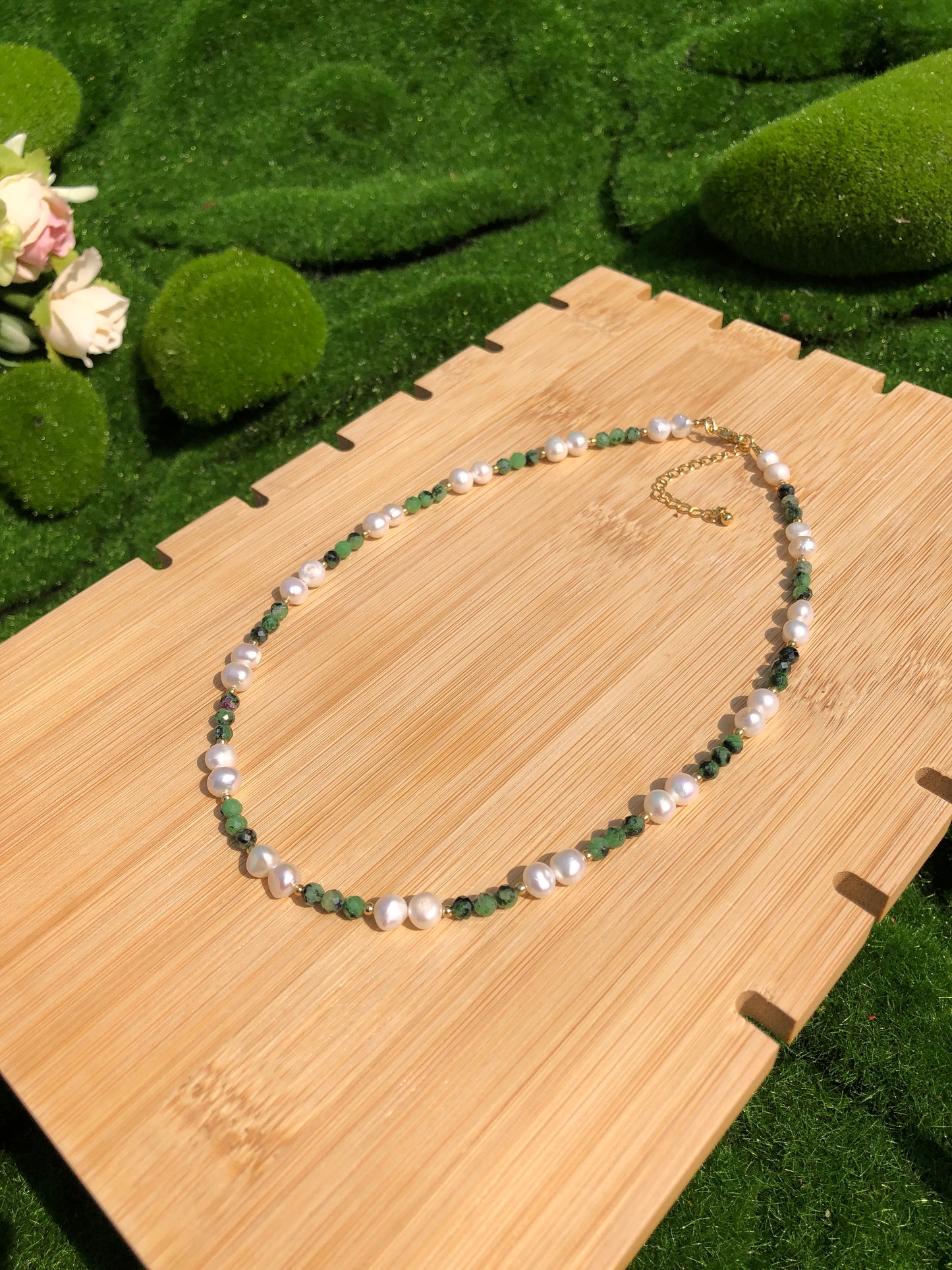 Wunderschöner natürlicher grüner Edelstein, Süßwasserperle, kupferplattiertes 14k Gold, Halskette, handgefertigt