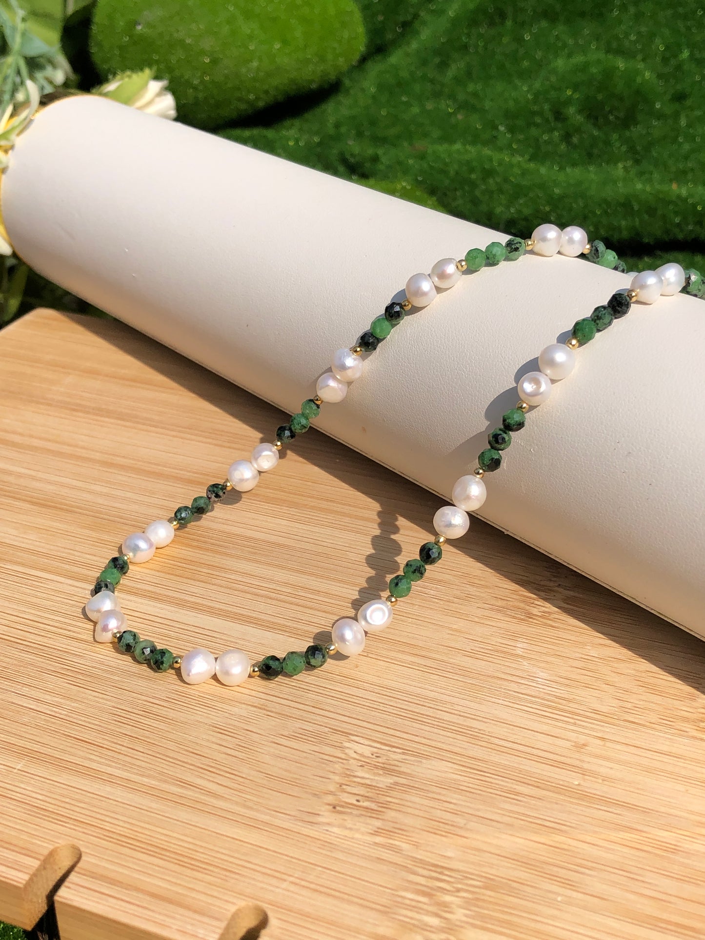 Wunderschöner natürlicher grüner Edelstein, Süßwasserperle, kupferplattiertes 14k Gold, Halskette, handgefertigt