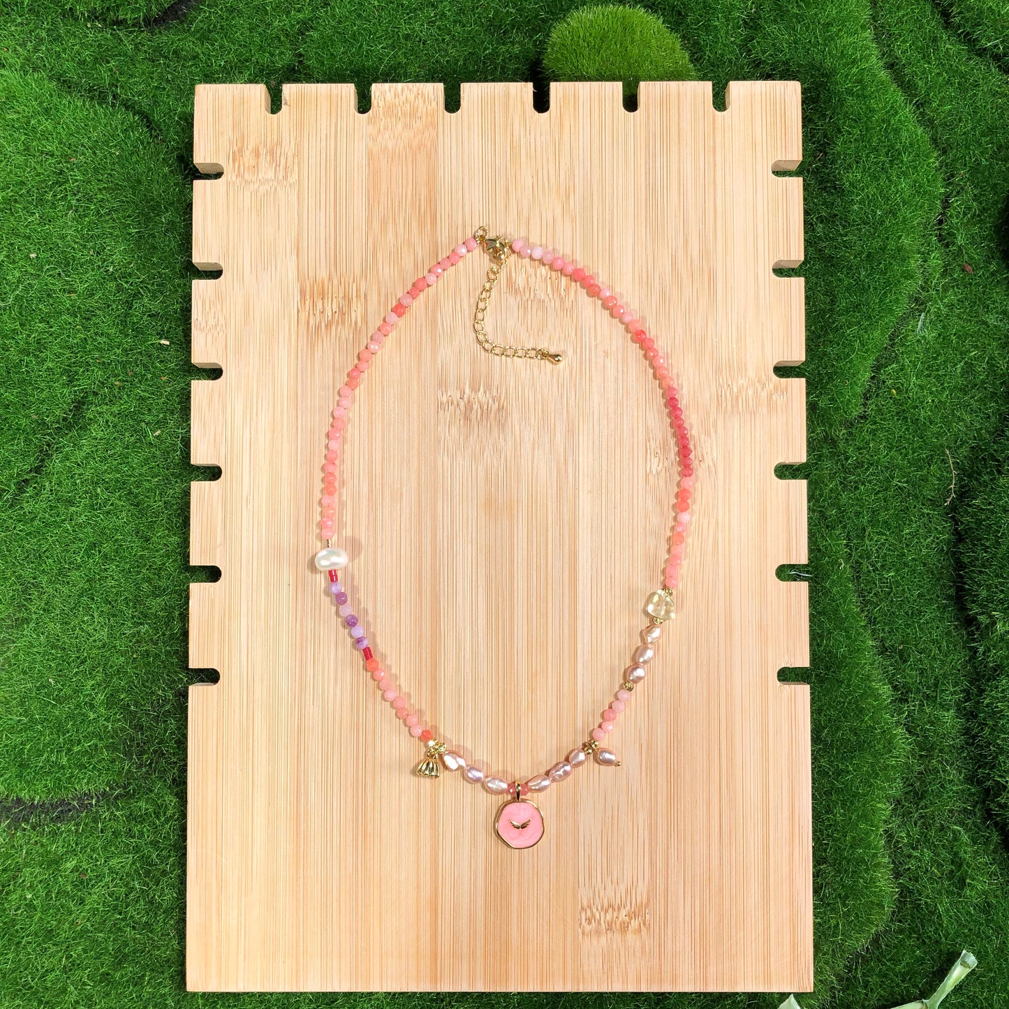 Exquisite bunte Chalcedon-Perlenkristall-Kupfer-plattierte 14K-Gold-Halskette, handgefertigt