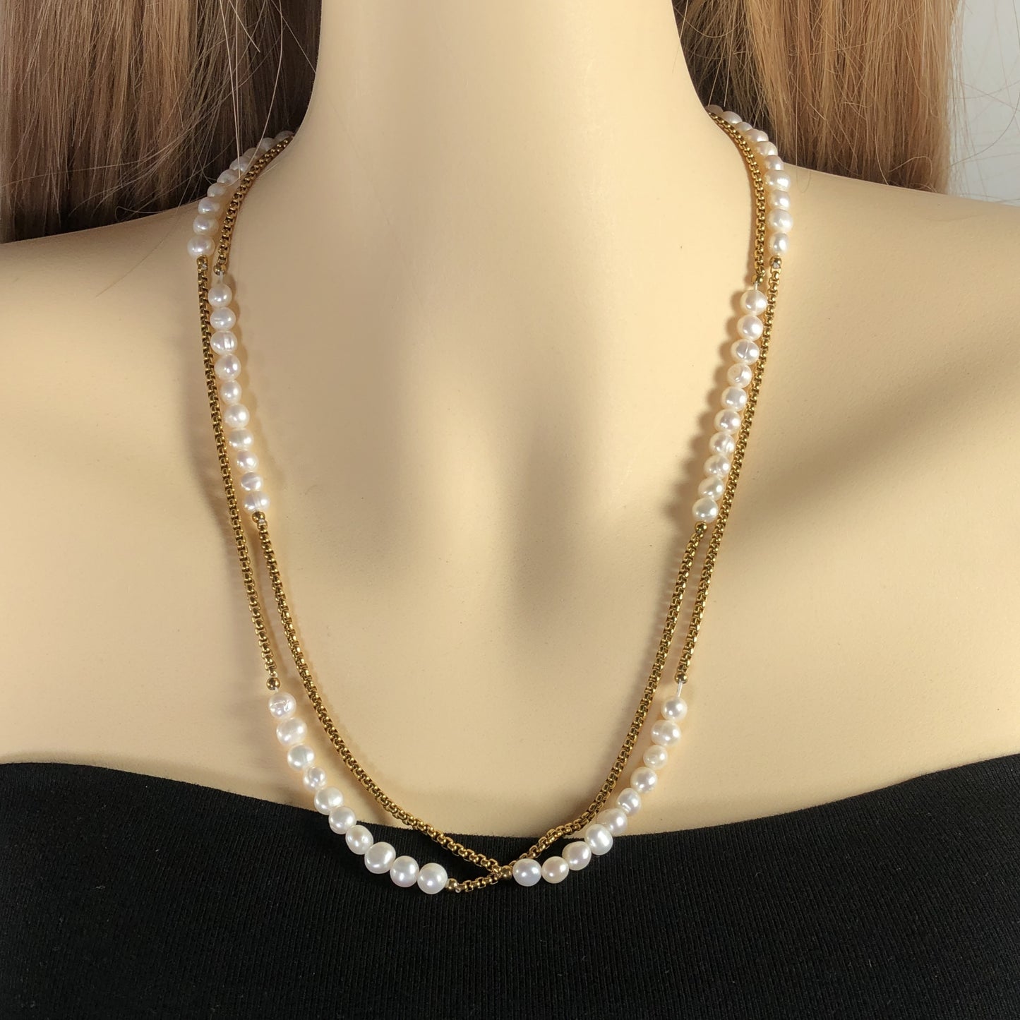 Halskette aus natürlichen Süßwasserperlen, gefertigt aus 14-karätig vergoldetem Kupfer, handgefertigt.