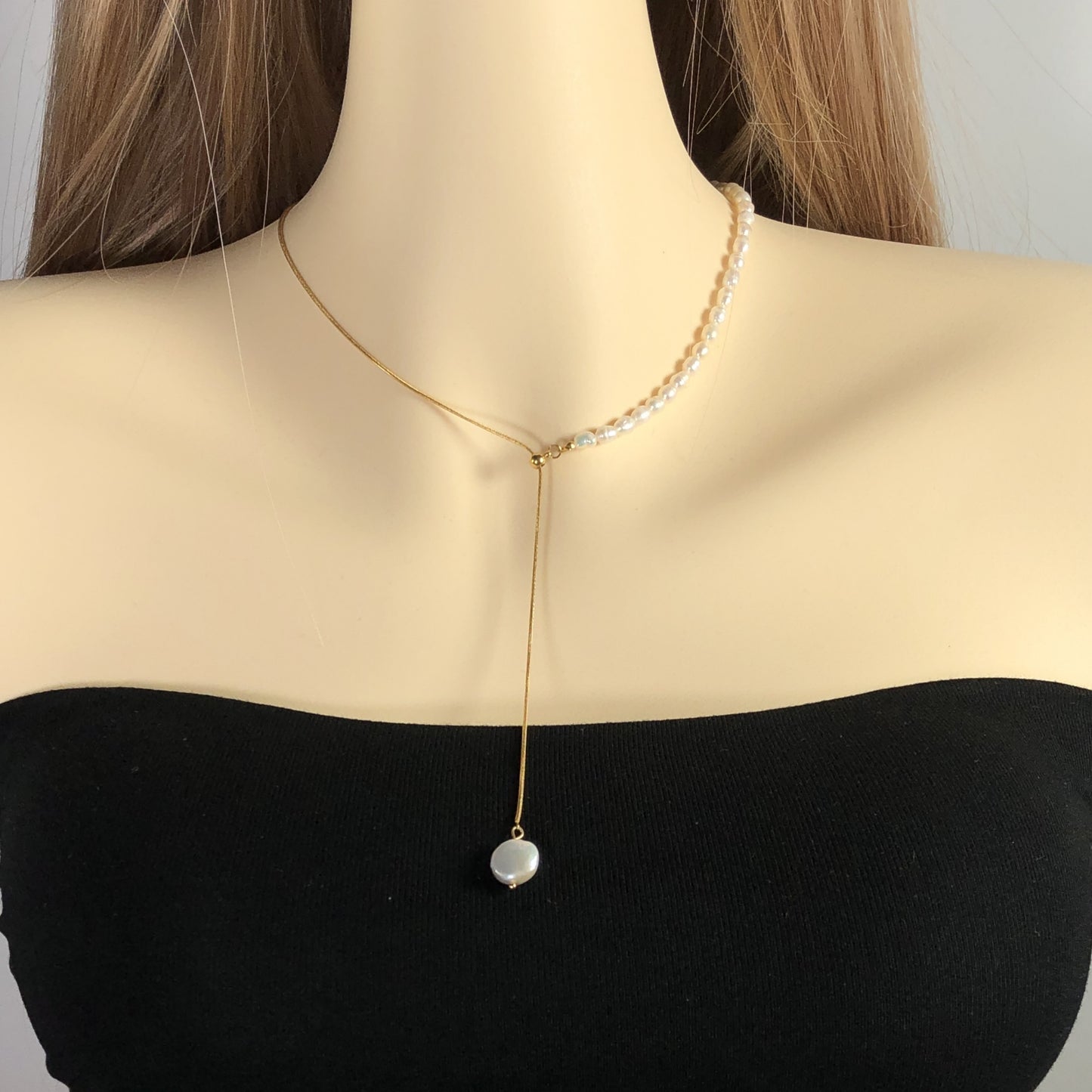 Halskette mit Anhänger aus natürlicher Süßwasserperle, 14 Karat vergoldet, handgefertigt.