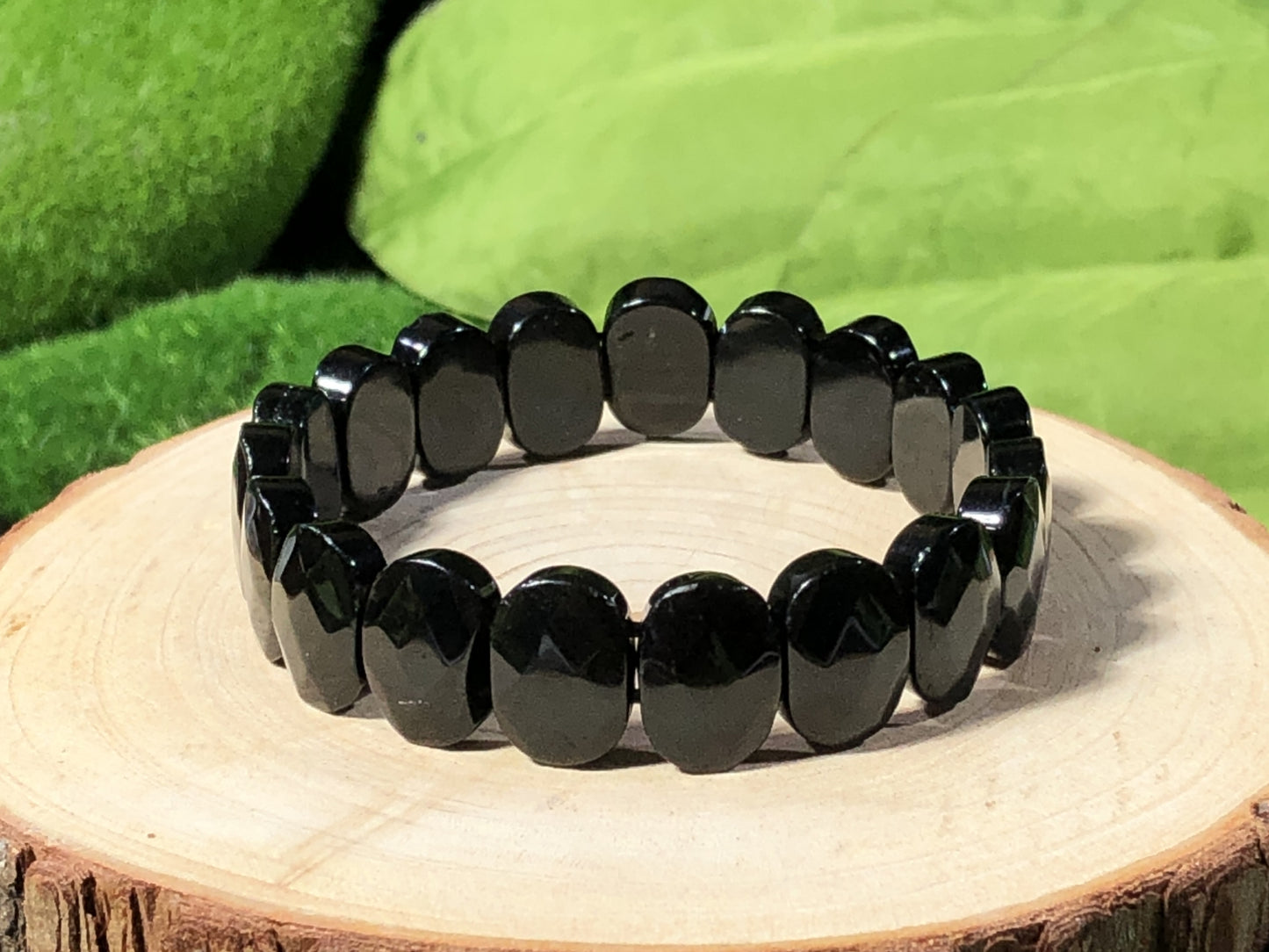 Ovales Armband aus schwarzem Achat, handgefertigt.