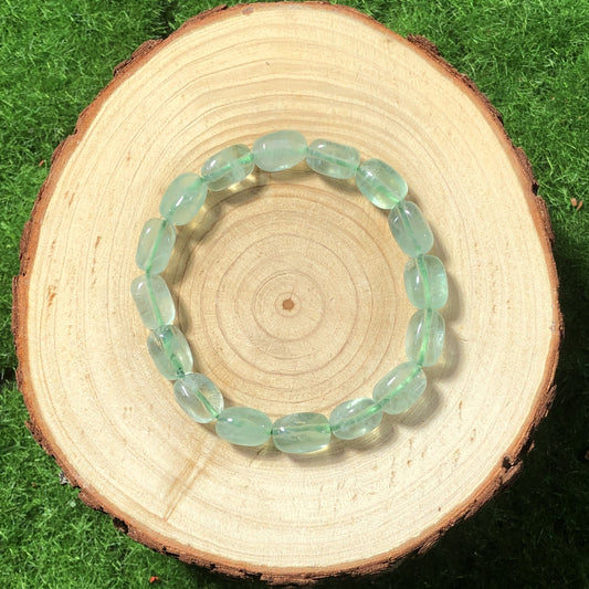 Natürliches grünes Fluoritarmband, handgefertigt.