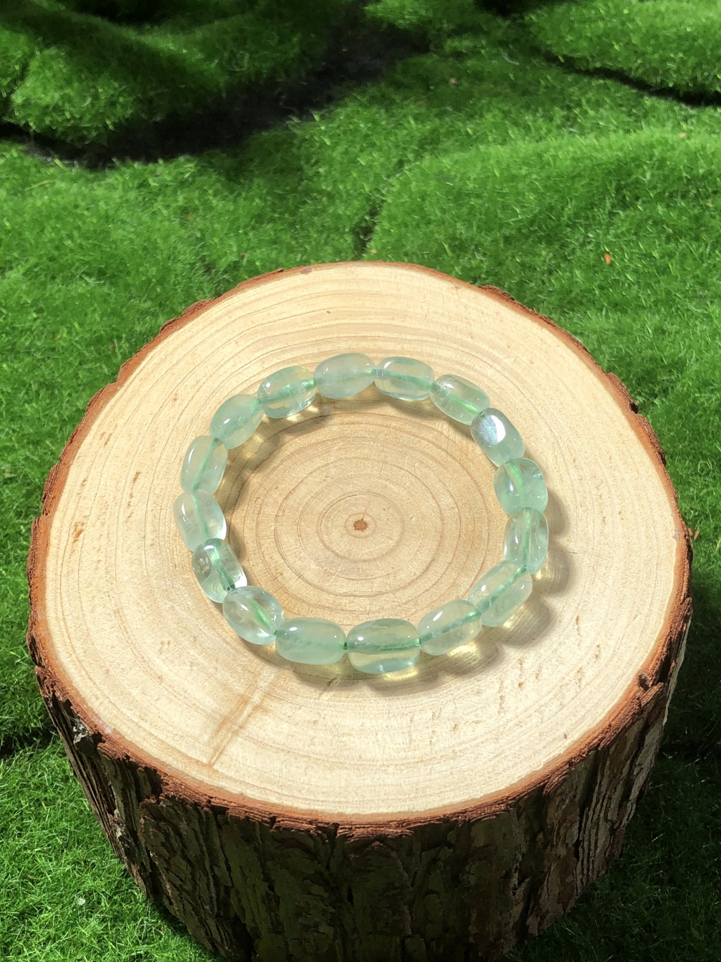 Natürliches grünes Fluoritarmband, handgefertigt.