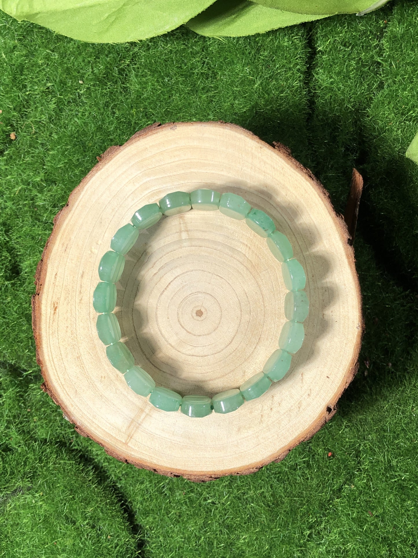 Ovales Armband aus natürlichem grünem Aventurin, handgefertigt.