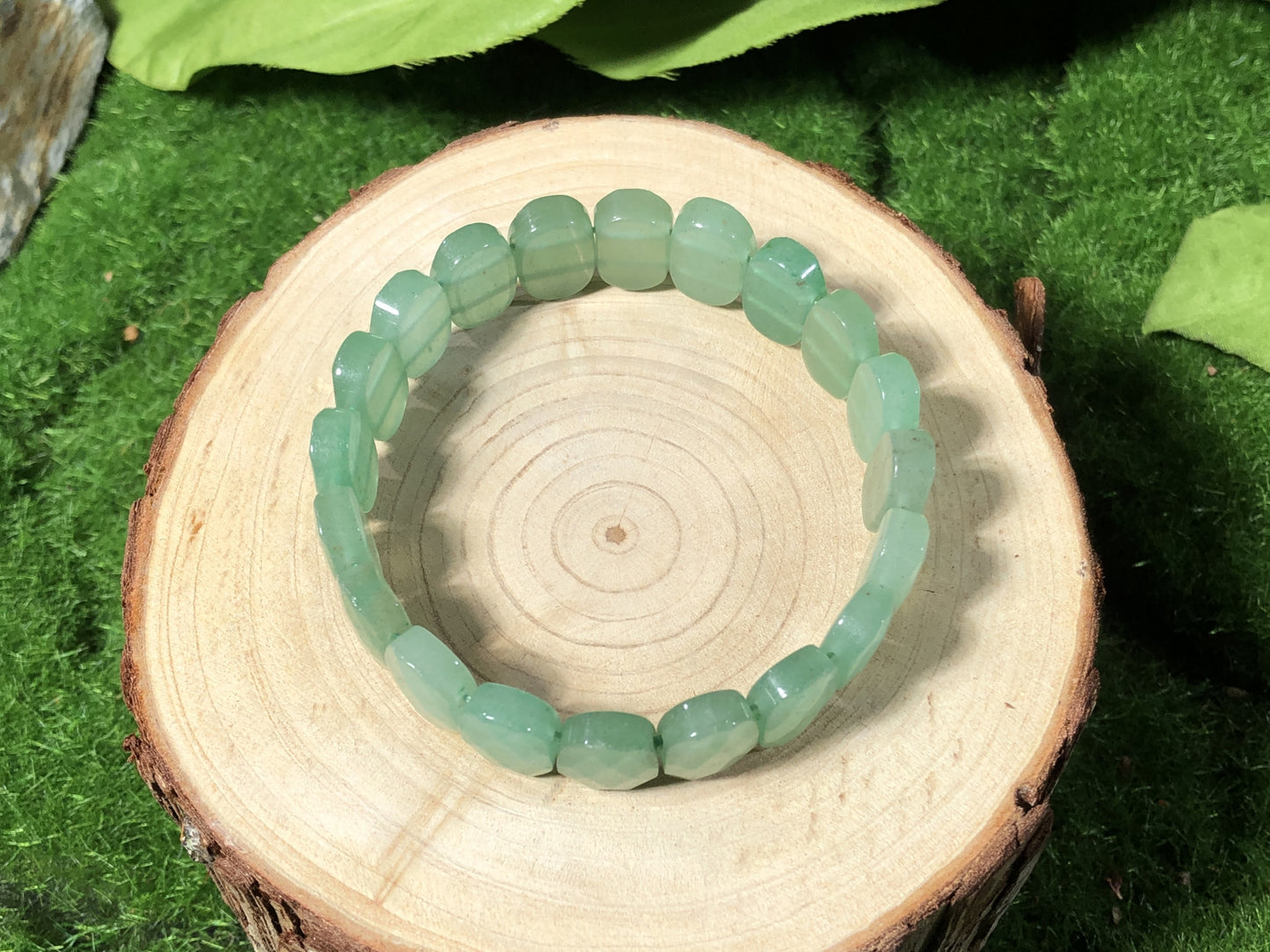 Ovales Armband aus natürlichem grünem Aventurin, handgefertigt.