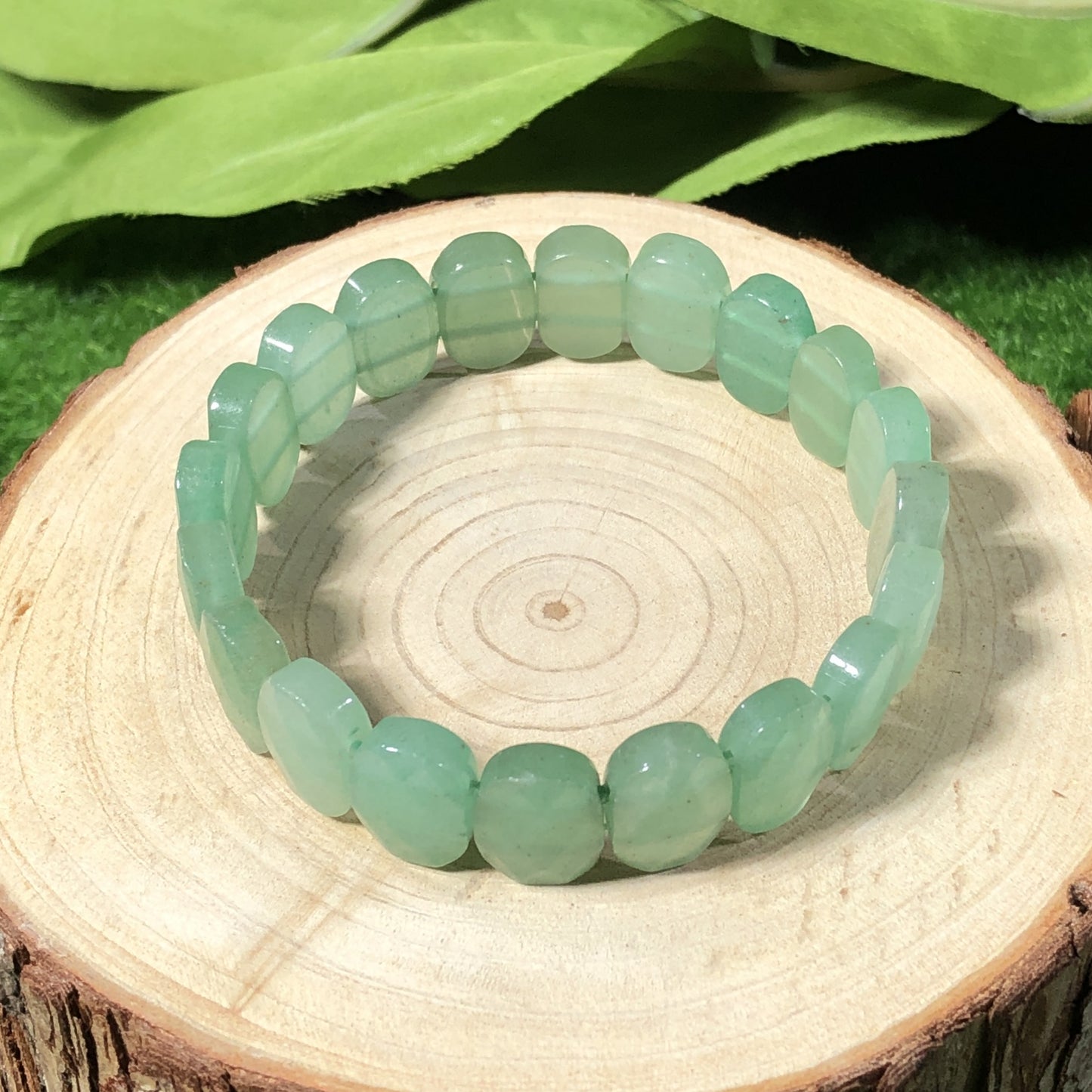 Ovales Armband aus natürlichem grünem Aventurin, handgefertigt.