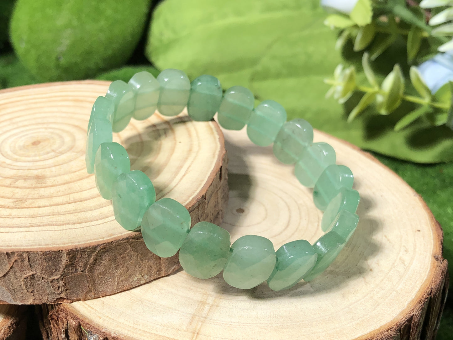 Ovales Armband aus natürlichem grünem Aventurin, handgefertigt.