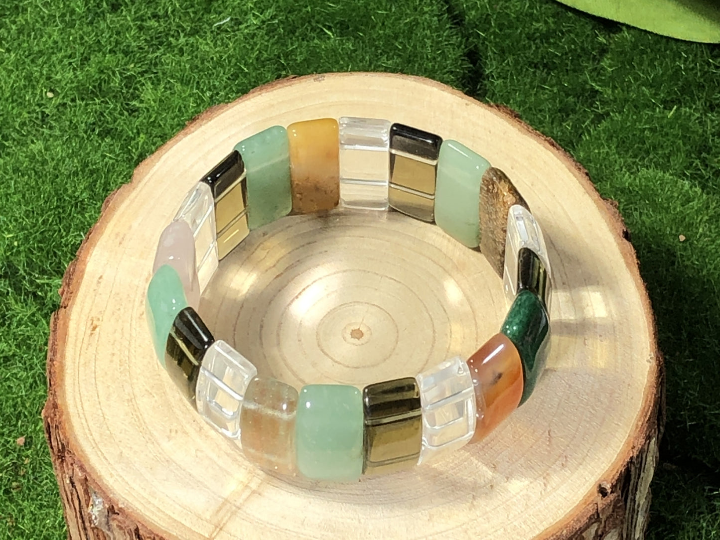 Quadratisches Armband aus natürlichem Tigerauge, Kristall, Aventurin und anderen Edelsteinen, handgefertigt.