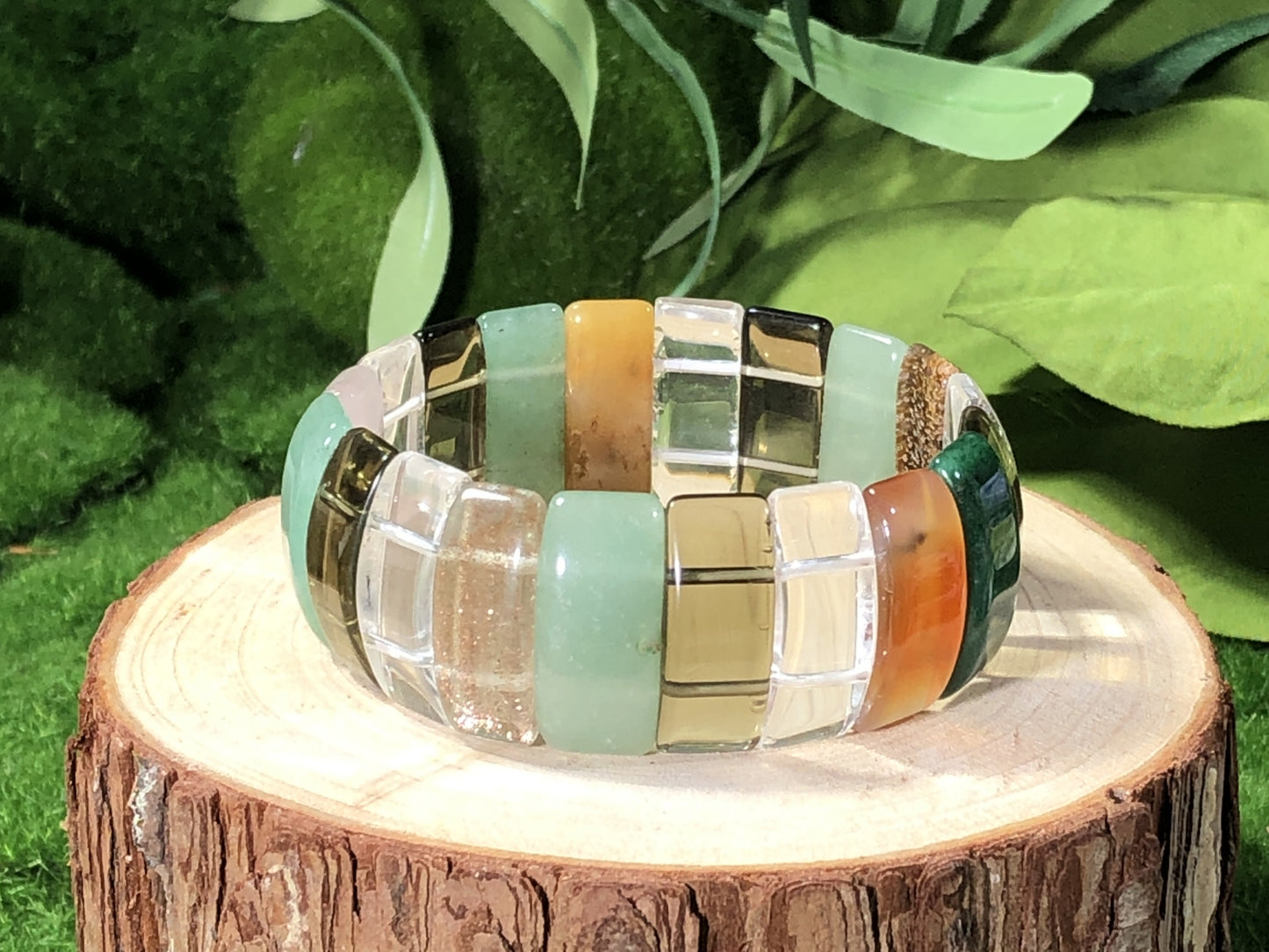 Quadratisches Armband aus natürlichem Tigerauge, Kristall, Aventurin und anderen Edelsteinen, handgefertigt.