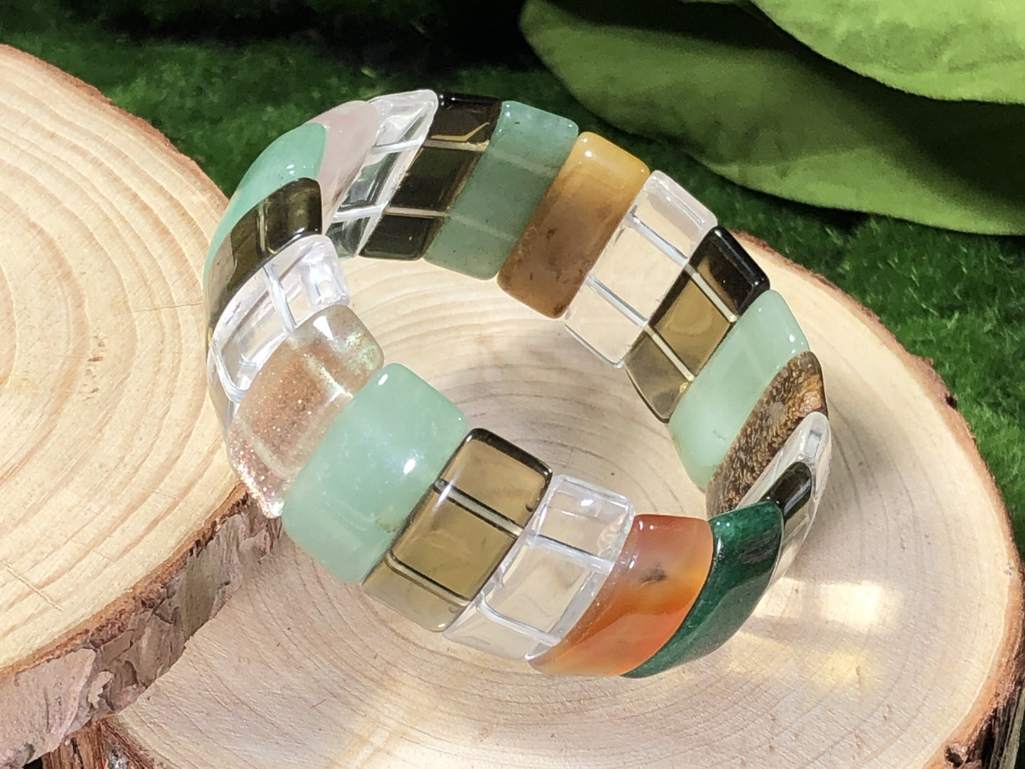 Quadratisches Armband aus natürlichem Tigerauge, Kristall, Aventurin und anderen Edelsteinen, handgefertigt.