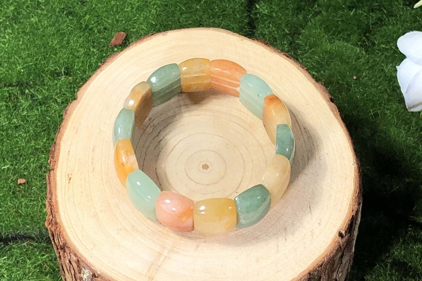 Quadratisches Armband aus natürlichem grünem, gelbem und rotem Aventurin, handgefertigt.