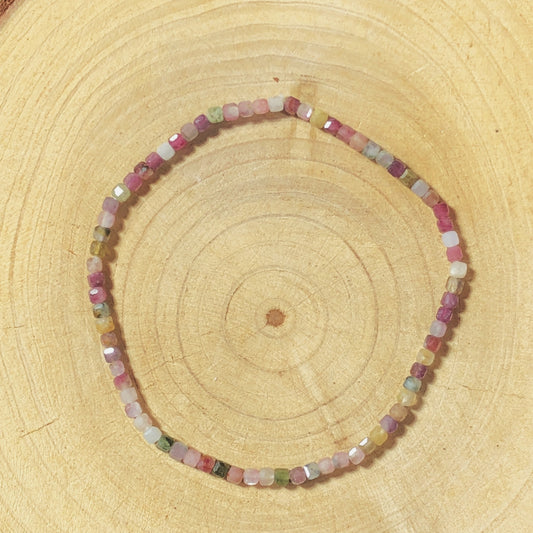 Armband aus naturfarbenem Turmalin, handgefertigt