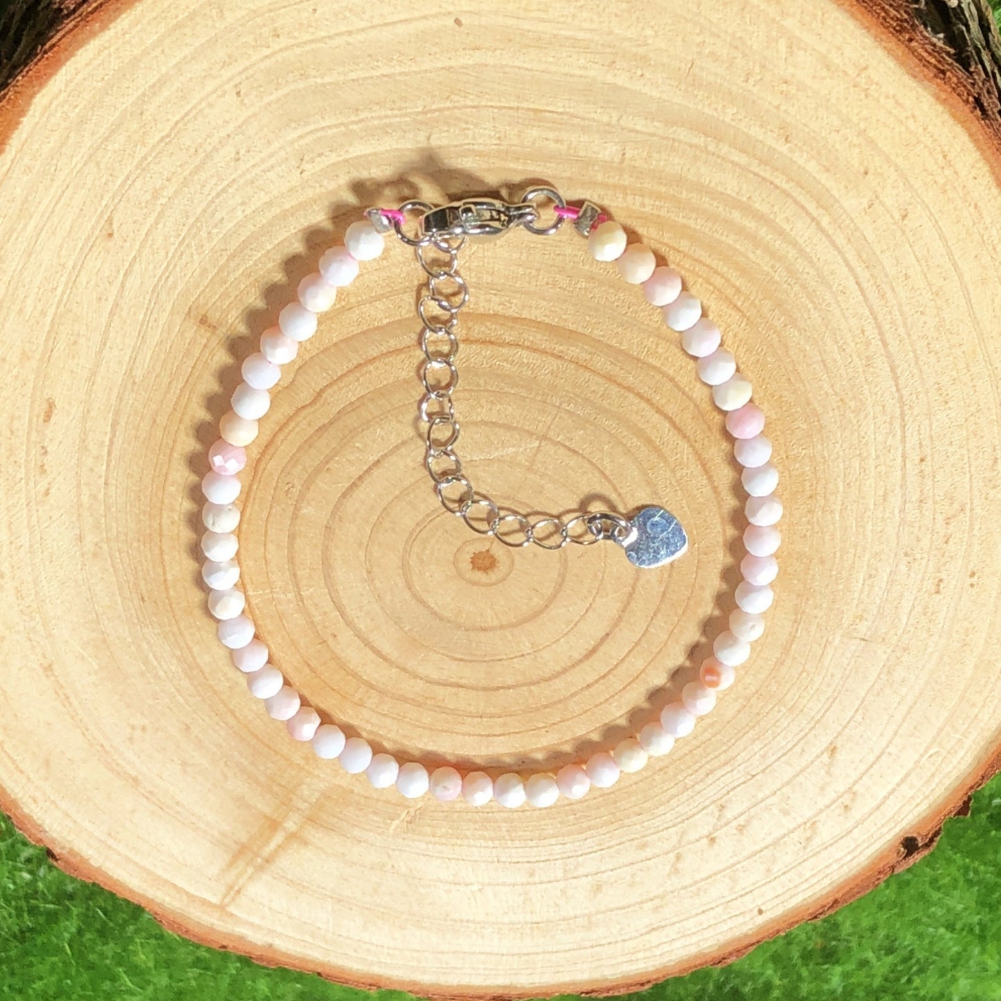 Armband aus natürlicher Muschel mit einer Kette aus 925er Sterlingsilber, handgefertigt.