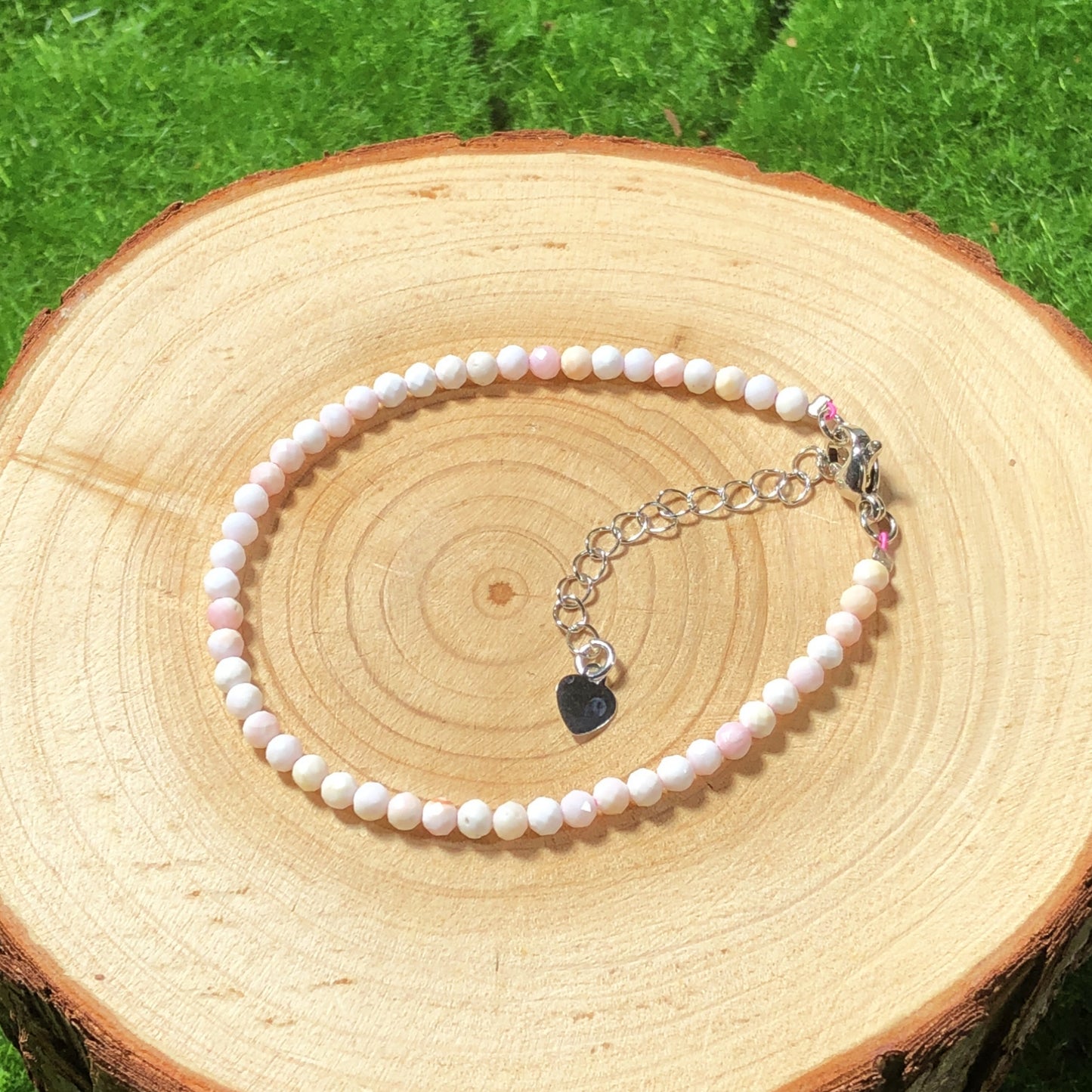 Armband aus natürlicher Muschel mit einer Kette aus 925er Sterlingsilber, handgefertigt.