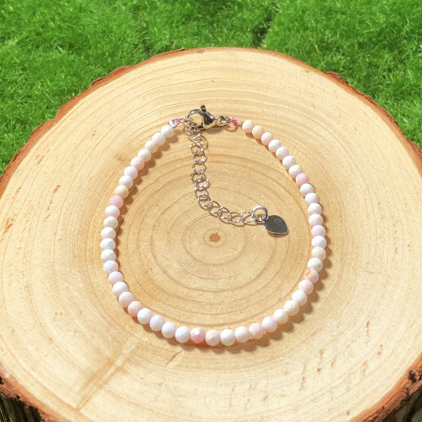 Armband aus natürlicher Muschel mit einer Kette aus 925er Sterlingsilber, handgefertigt.