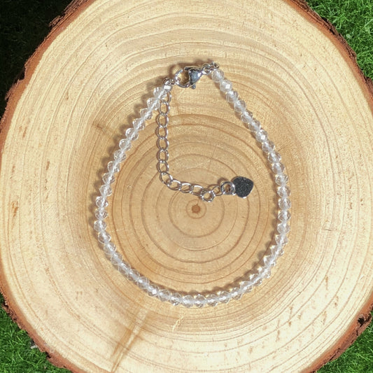 Armband aus natürlichem weißen Kristall mit fußballförmiger Facette, kombiniert mit einer handgefertigten Kette aus 925er Sterlingsilber.