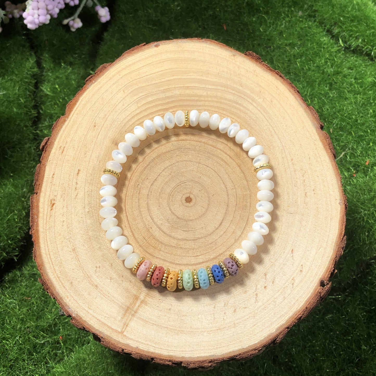 Buntes Vulkanstein Sieben Chakra weiße Muschel Tablett Armband handgefertigt