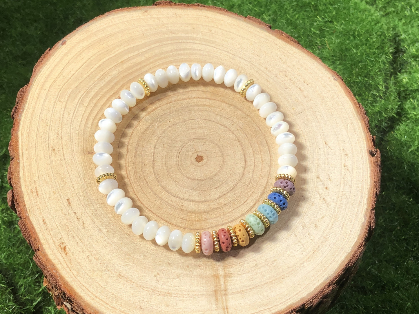 Buntes Vulkanstein Sieben Chakra weiße Muschel Tablett Armband handgefertigt