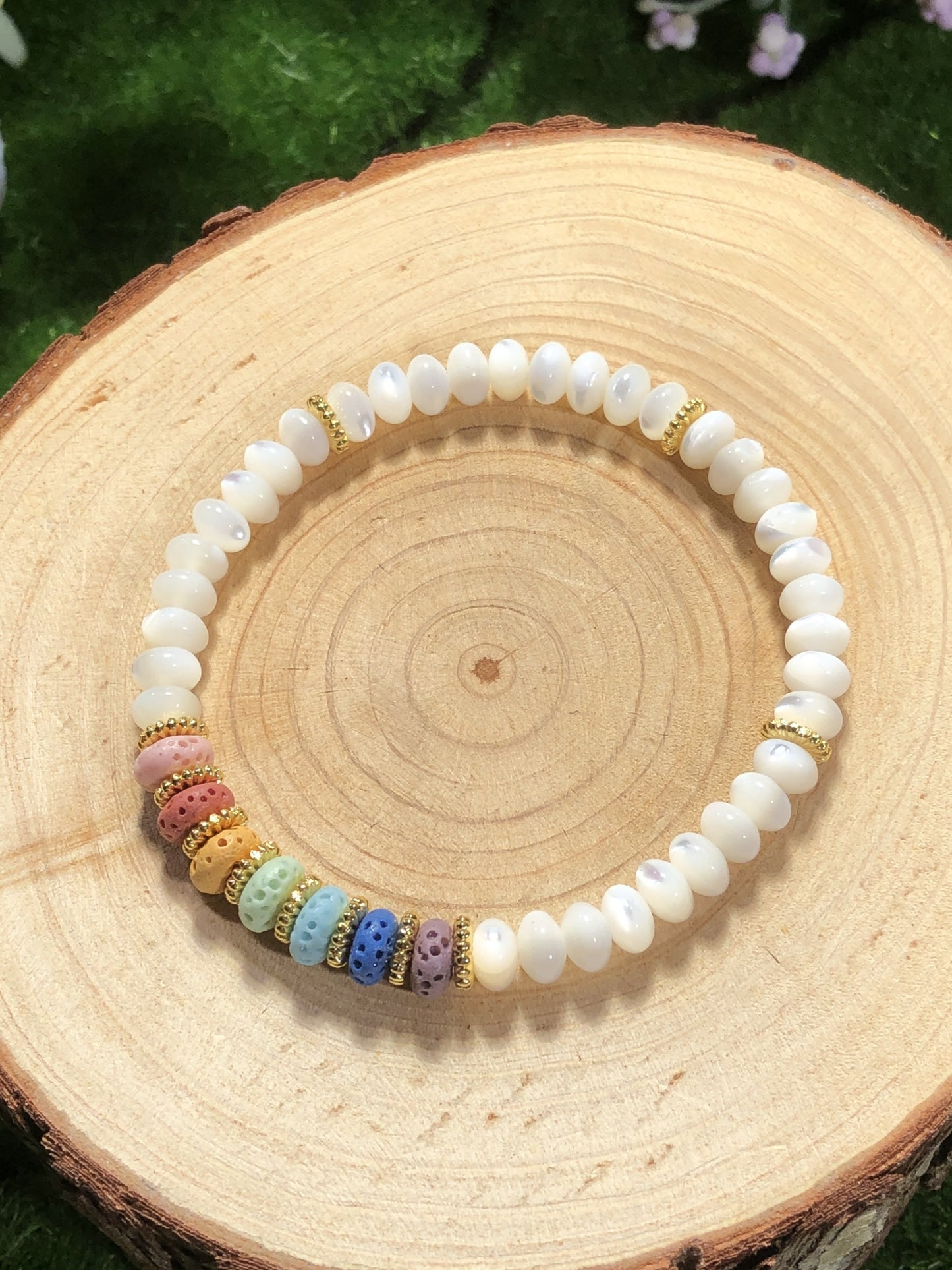 Buntes Vulkanstein Sieben Chakra weiße Muschel Tablett Armband handgefertigt