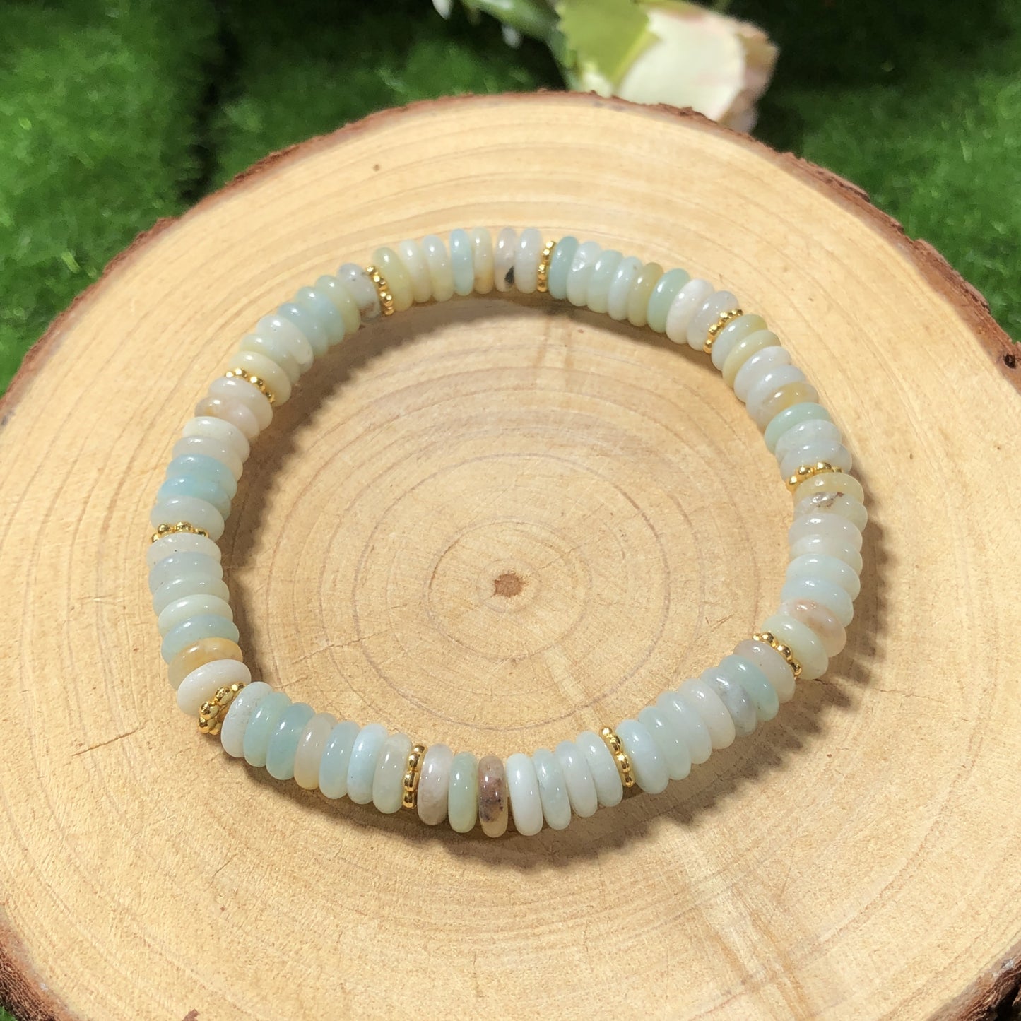 Armband aus natürlichen Amazonas-Steinflockenperlen, handgefertigt