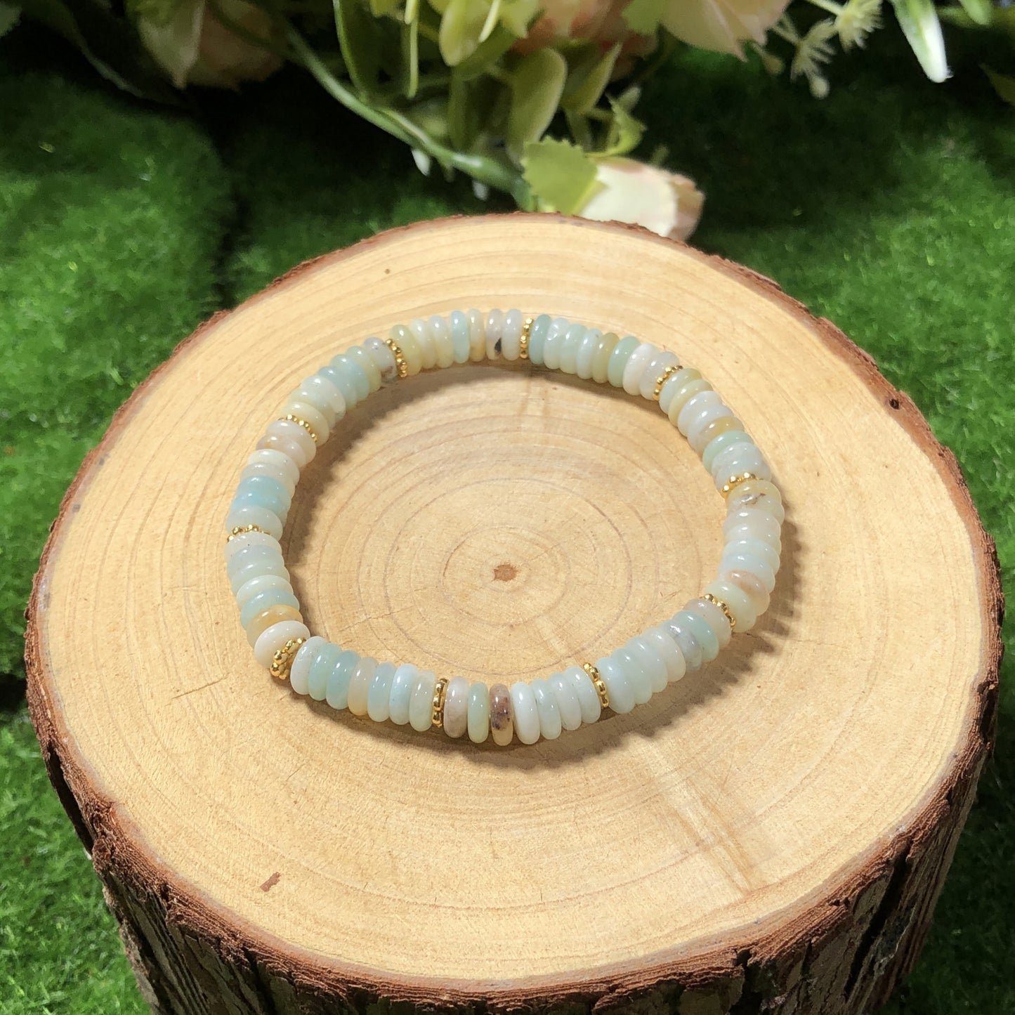 Armband aus natürlichen Amazonas-Steinflockenperlen, handgefertigt