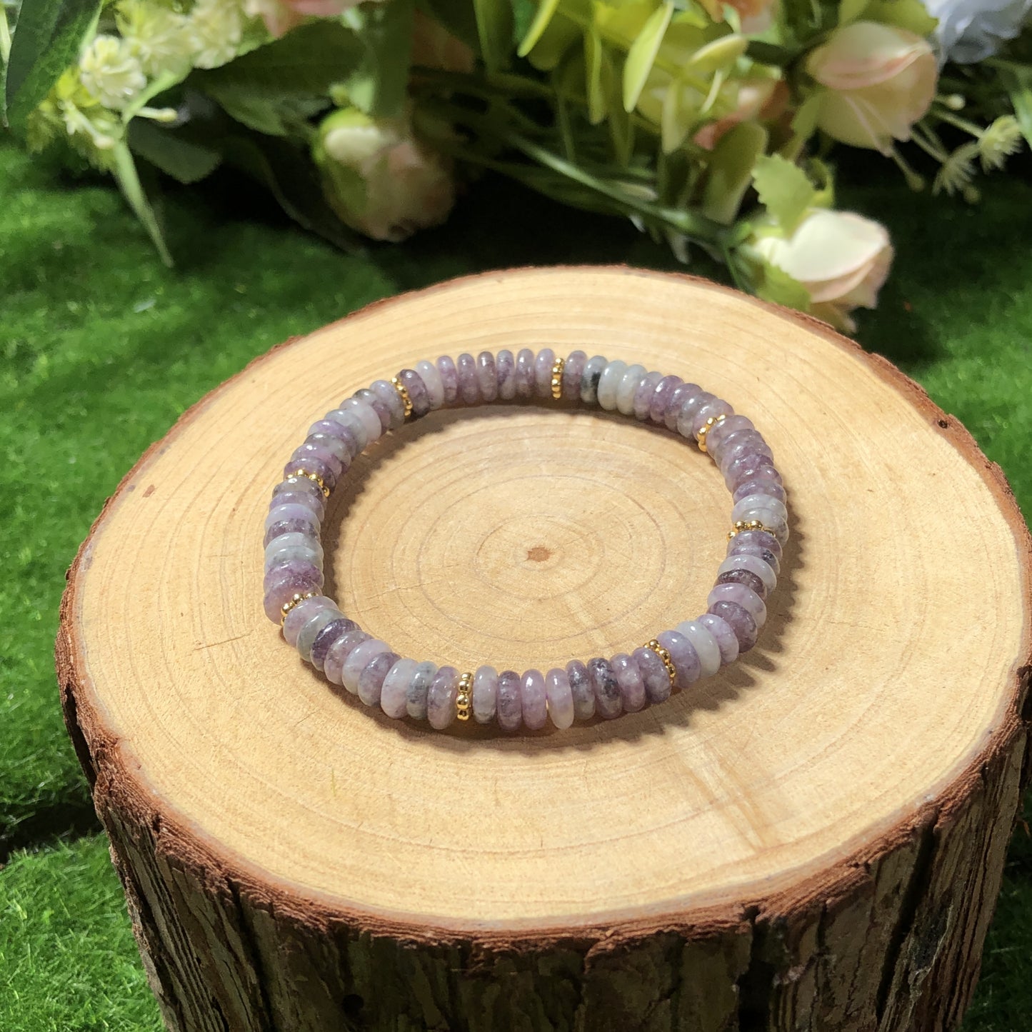 Armband aus natürlichen violetten Glimmerplättchenperlen, handgefertigt.