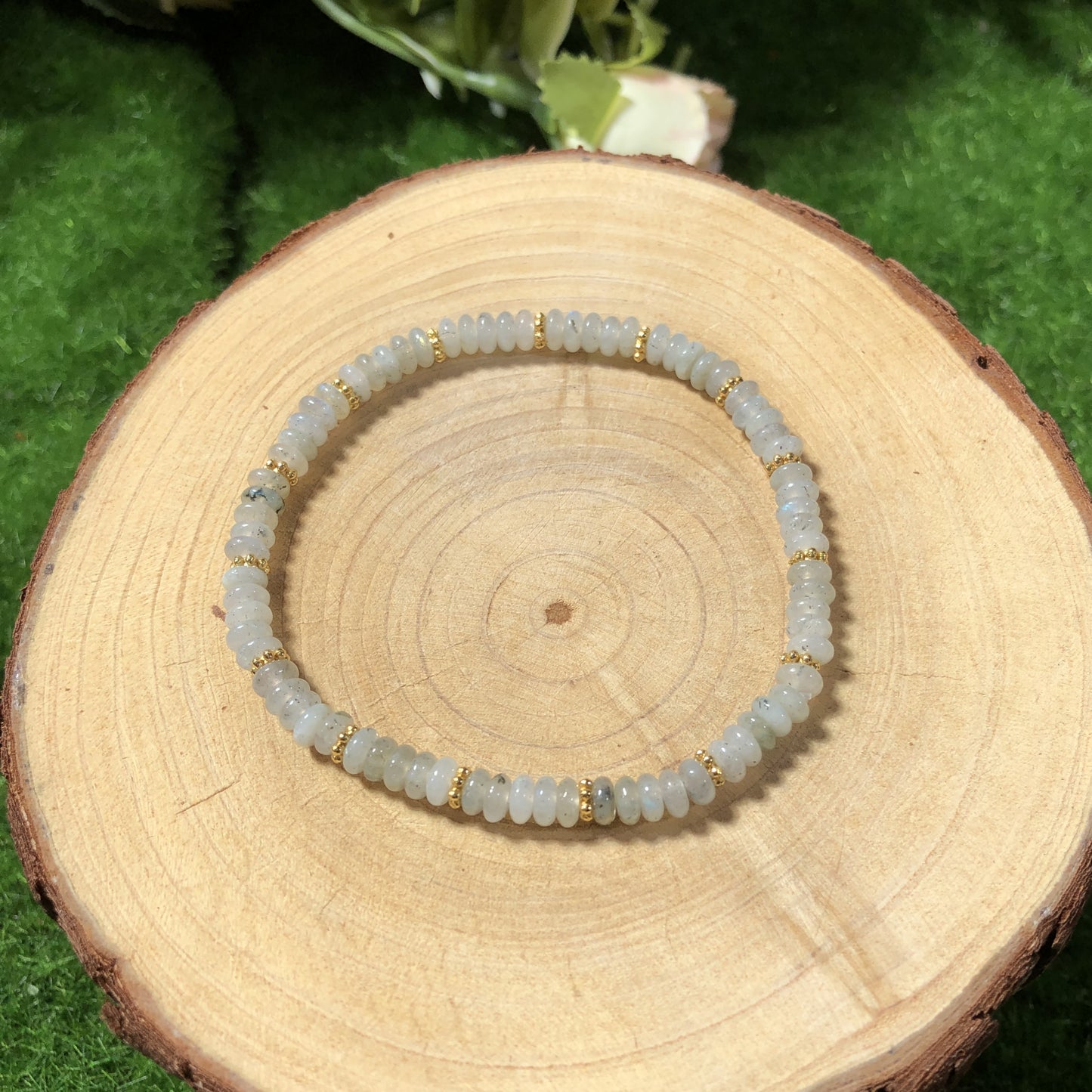 Armband aus natürlichen weißen Glitzersteinflocken, handgefertigt