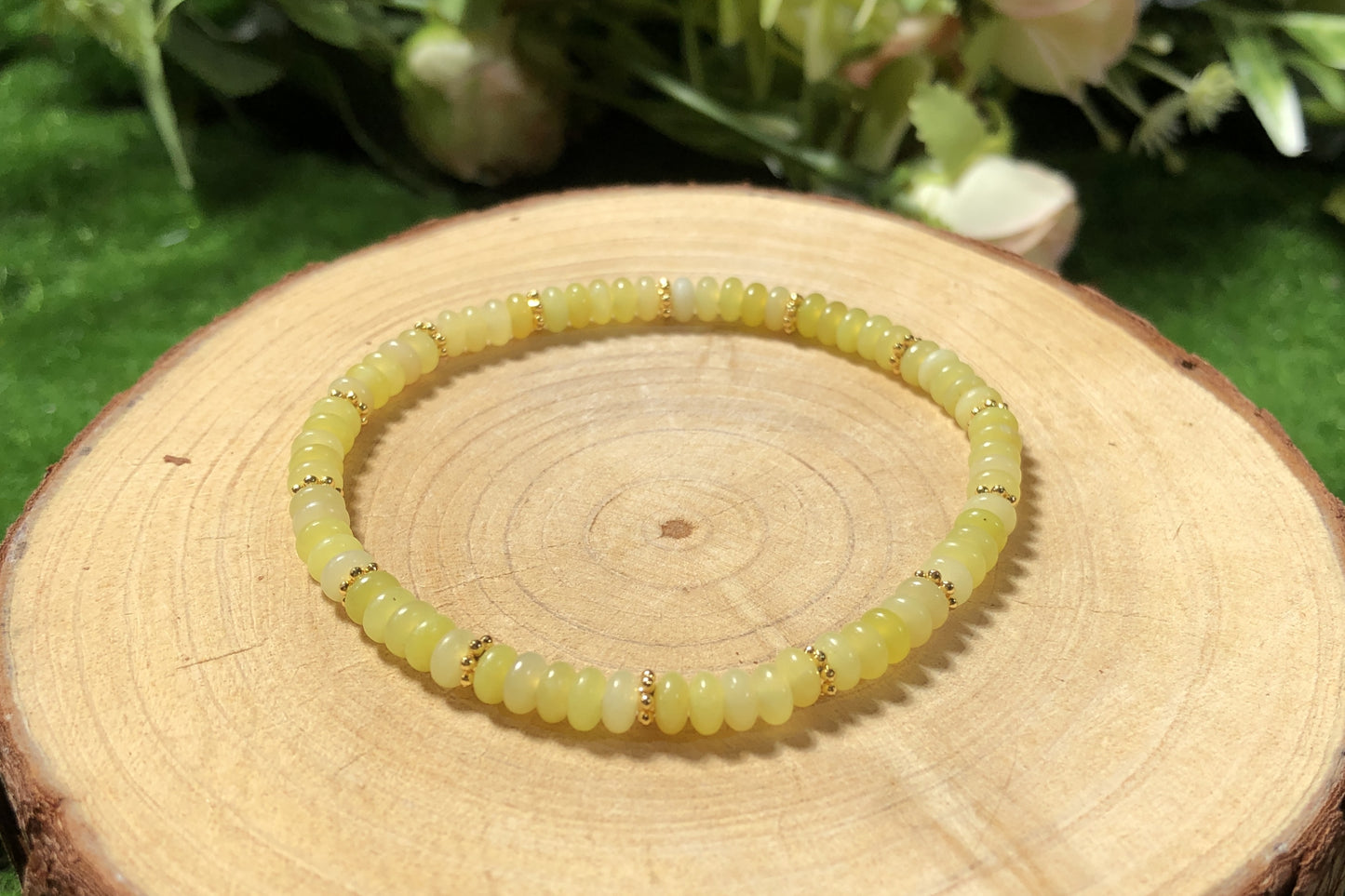 Armband aus natürlichem Zitronenjade, handgefertigt.