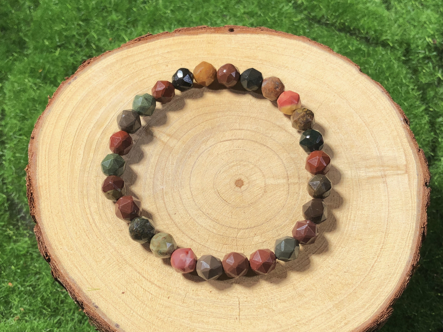 Armband aus naturfarbenem Achat, handgefertigt.