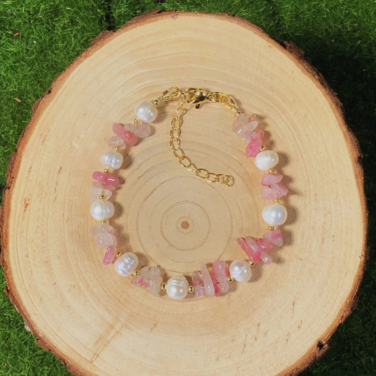 Armband aus natürlichem Süßwasserperlen-Kirschblütenachat, handgefertigt.