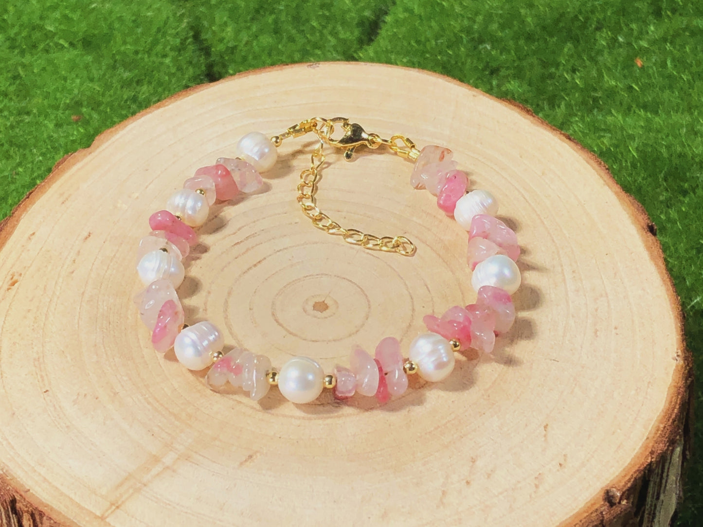 Armband aus natürlichem Süßwasserperlen-Kirschblütenachat, handgefertigt.