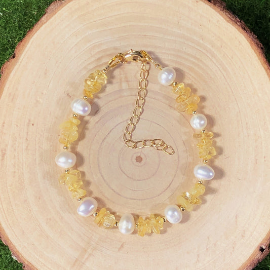 Armband aus natürlichen Süßwasserperlen und Citrin, 14-karätig vergoldete Kupferkette, handgefertigt.