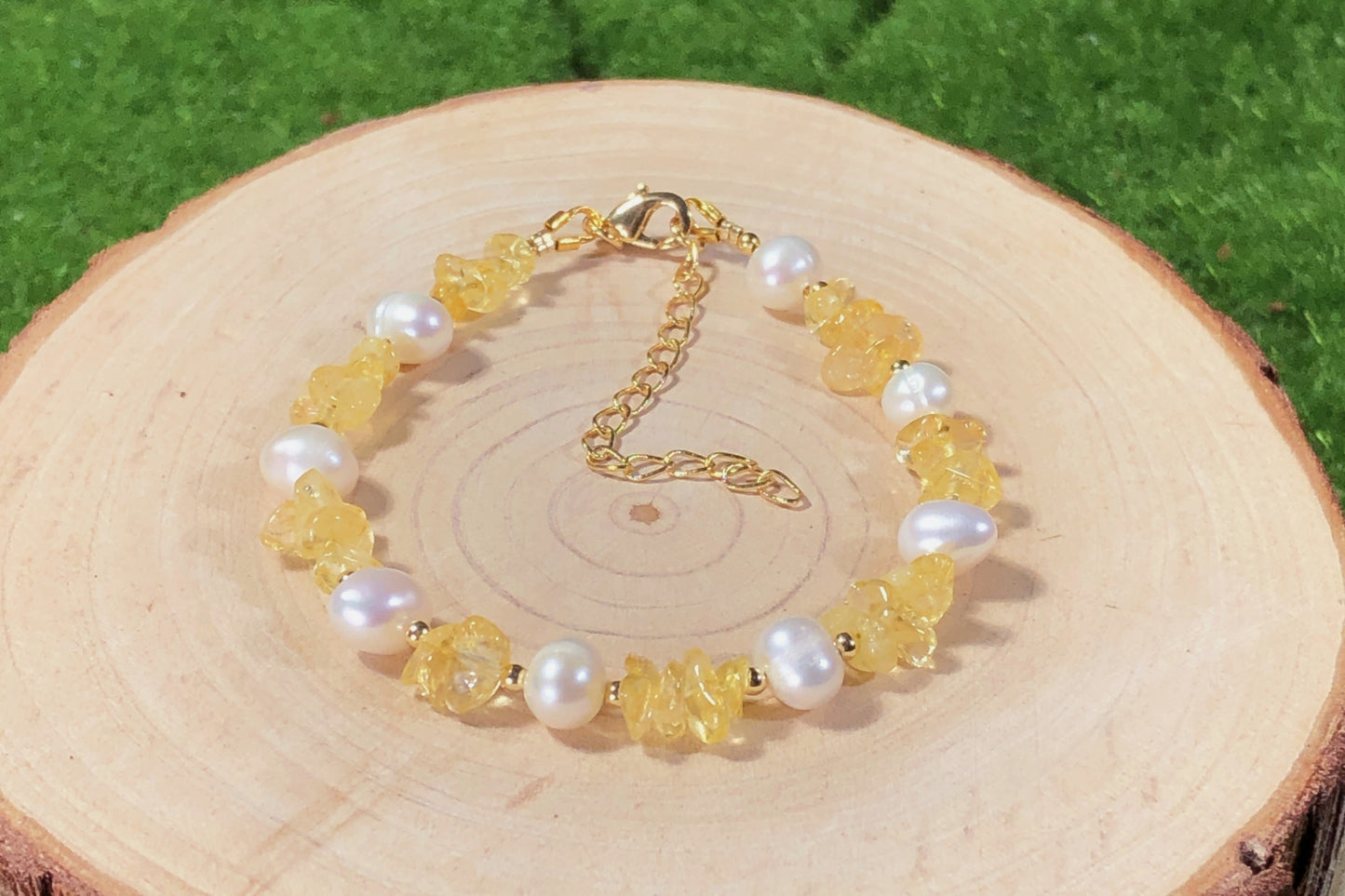 Armband aus natürlichen Süßwasserperlen und Citrin, 14-karätig vergoldete Kupferkette, handgefertigt.