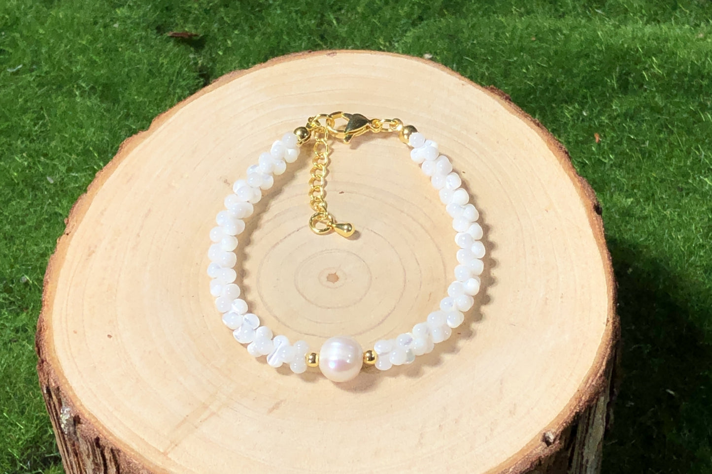 Armband mit Anhänger aus natürlicher Süßwasserperle in Katzenaugenform, kupferplattiert mit 14-karätigem Gold, handgefertigt.