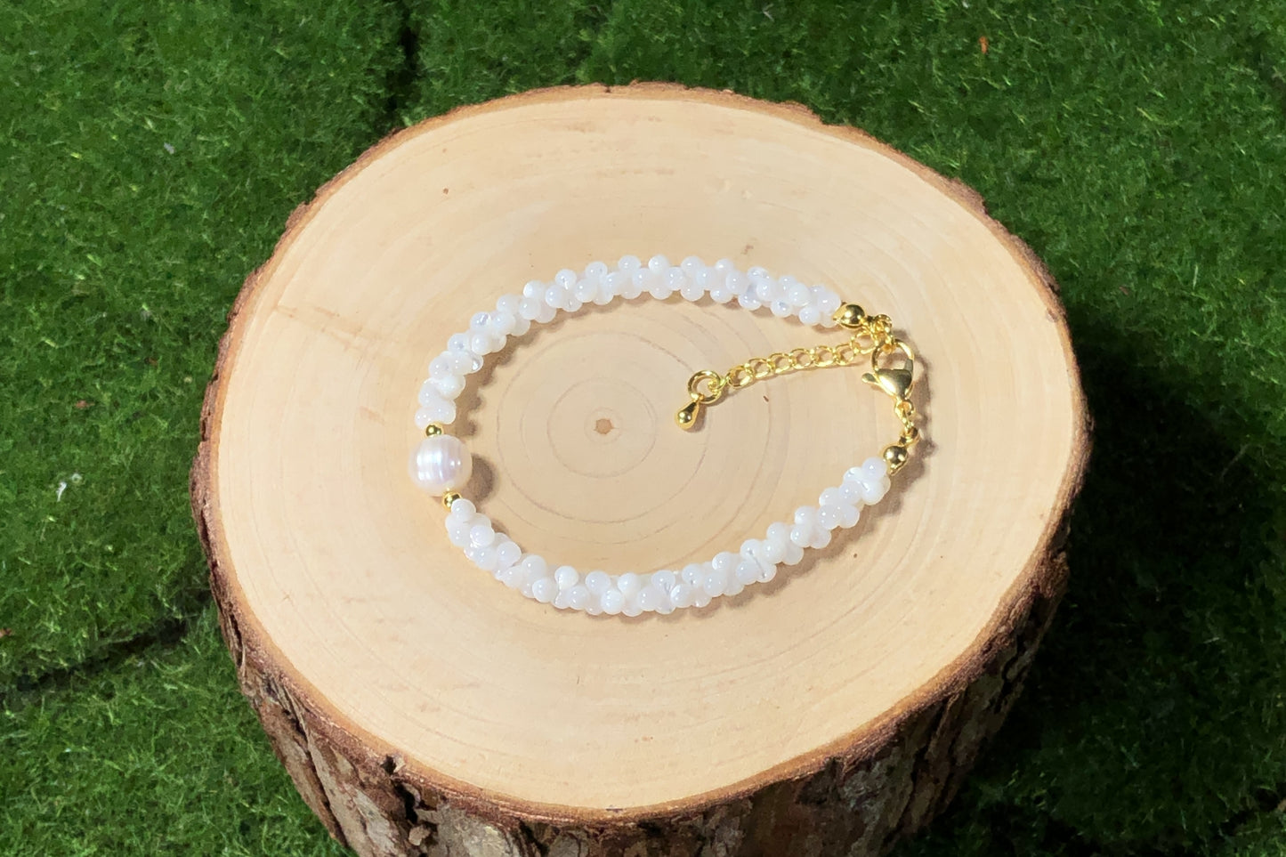 Armband mit Anhänger aus natürlicher Süßwasserperle in Katzenaugenform, kupferplattiert mit 14-karätigem Gold, handgefertigt.