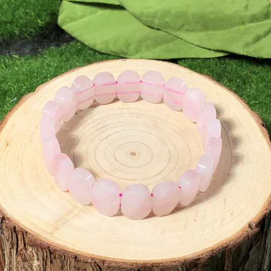 Ovales Armband aus natürlichem Rosenquarz, handgefertigt.