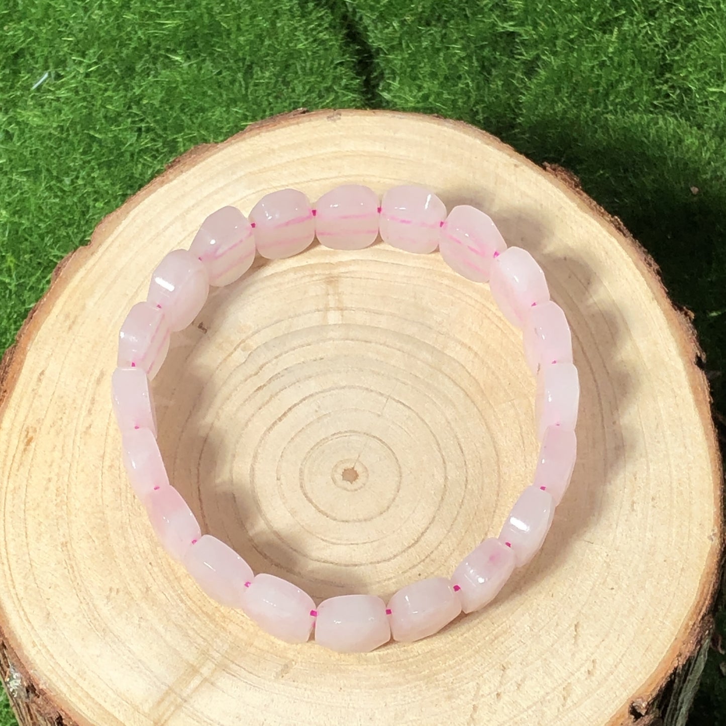 Ovales Armband aus natürlichem Rosenquarz, handgefertigt.