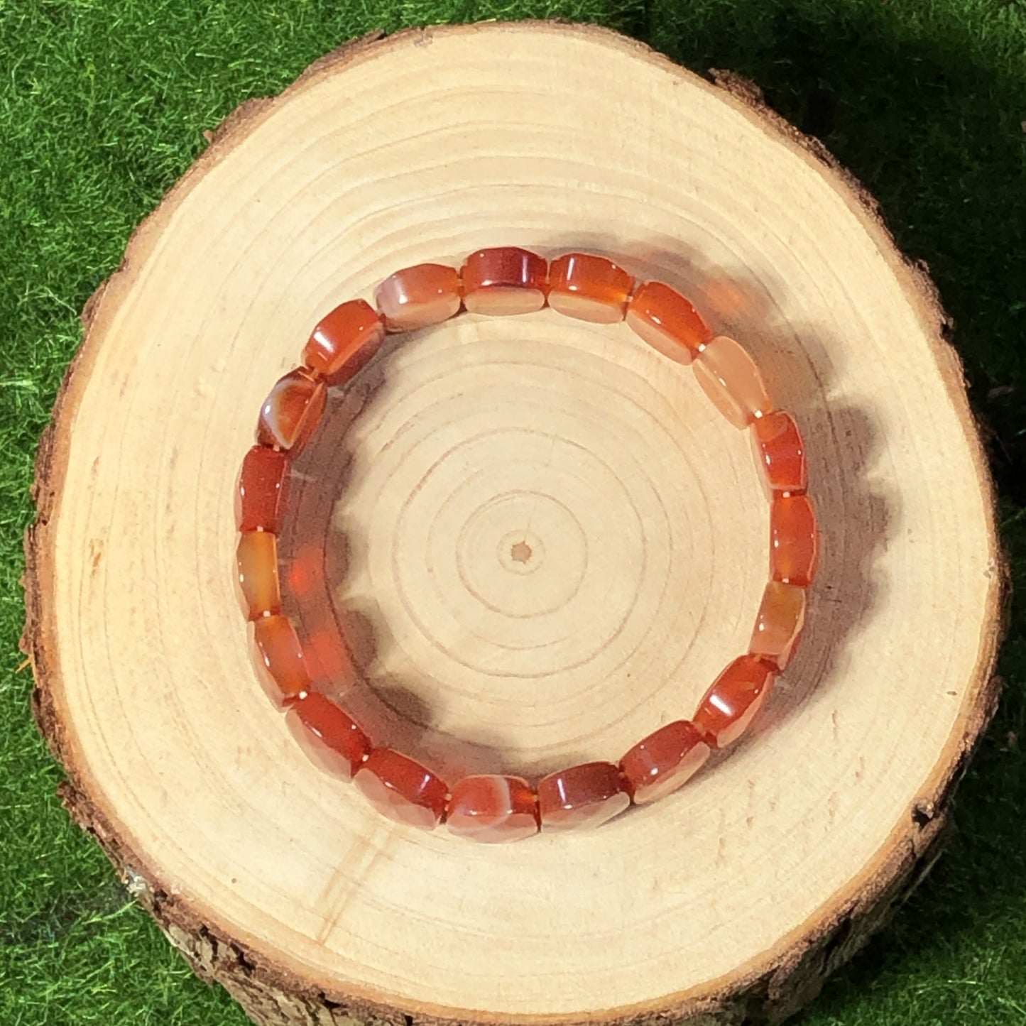 Ovales Armband aus natürlichem Achat, handgefertigt.