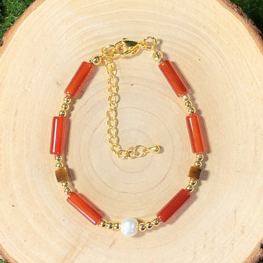 Armband aus natürlichen Süßwasserperlen und Achat, kupferplattiert mit 14-karätigem Gold, handgefertigt.