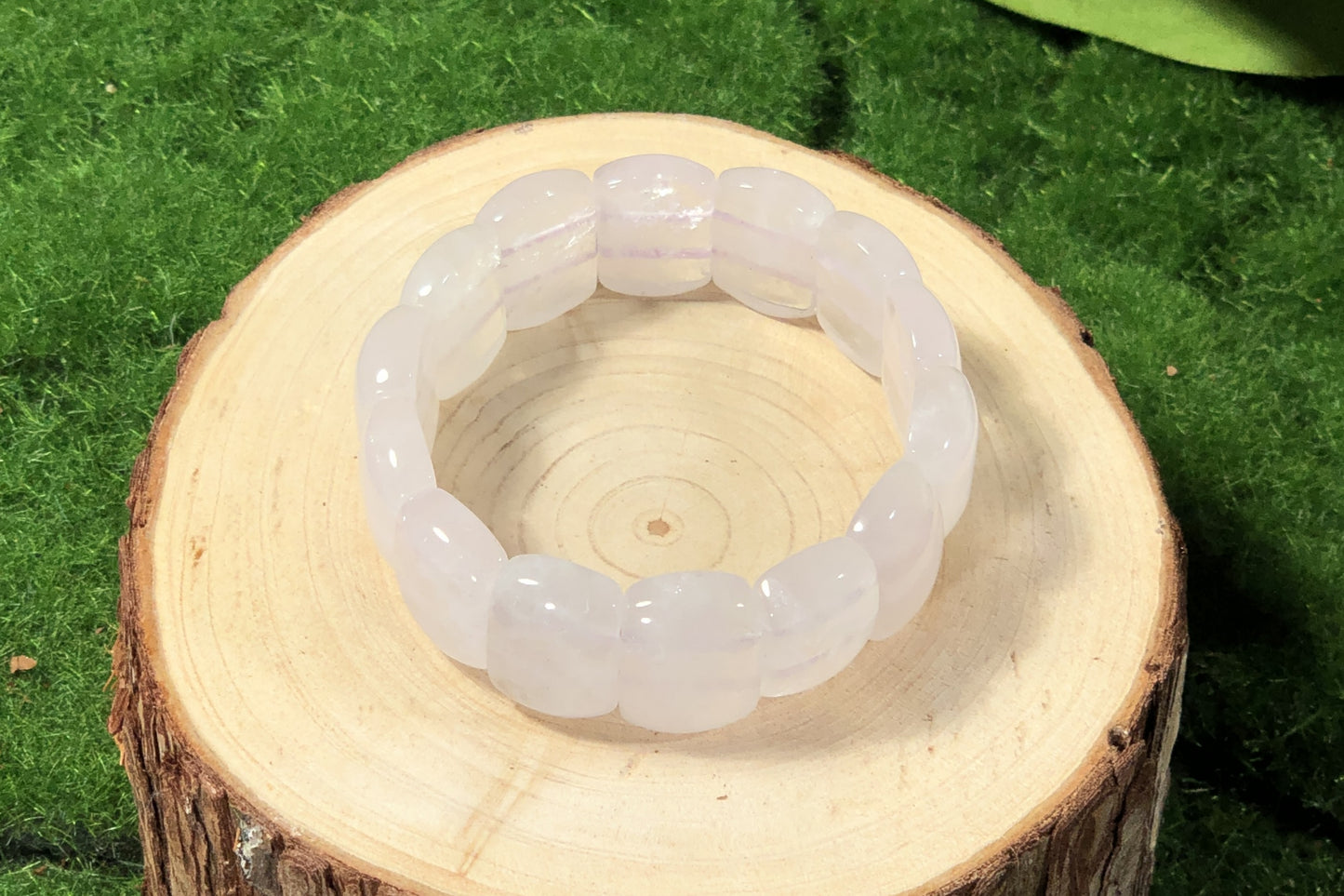 Armband aus natürlichem weißen Kristallwürfel, handgefertigt.